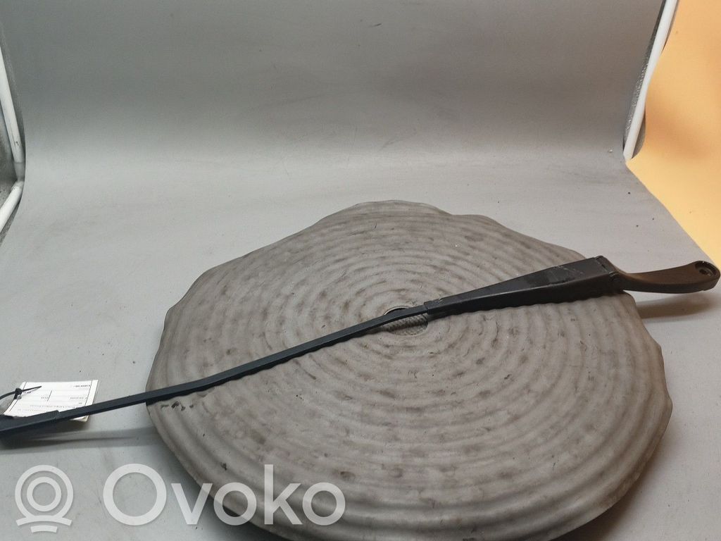 Brazo del limpiaparabrisas delantero   51868148