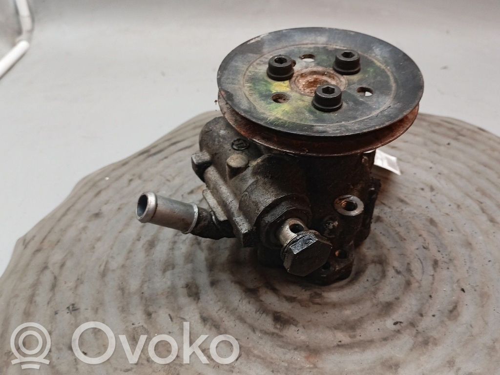 Ohjaustehostimen pumppu   95VW3A733AA