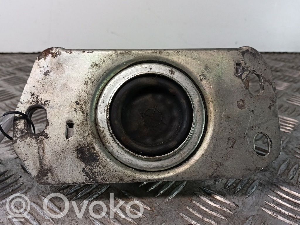 Engine mount bracket   APOIO,DIREITO,MOTORM9R780