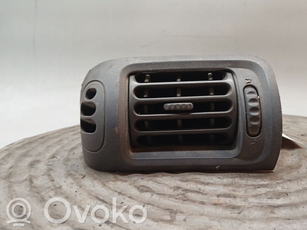 Renault Clio II Rejilla de ventilación central del panel 