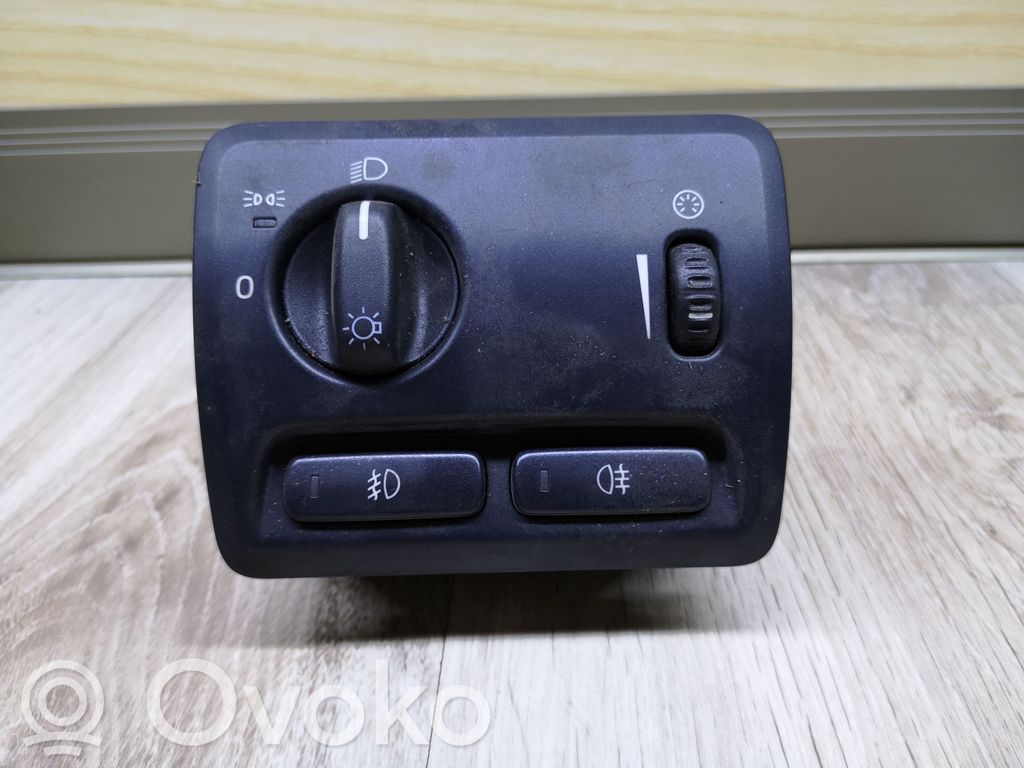 Light switch   30739312