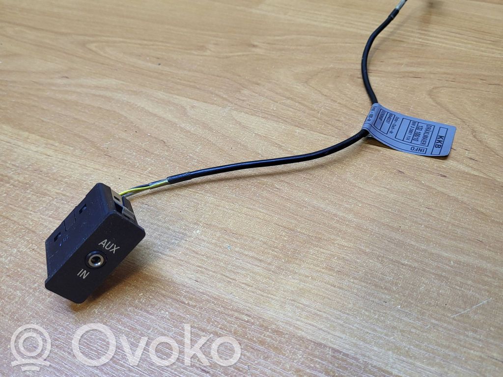 AUX in-socket connector   13318810,6940237