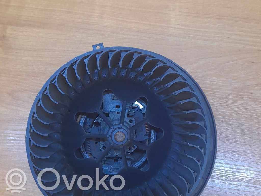 BMW 3 E90 E91 Mazā radiatora ventilators 