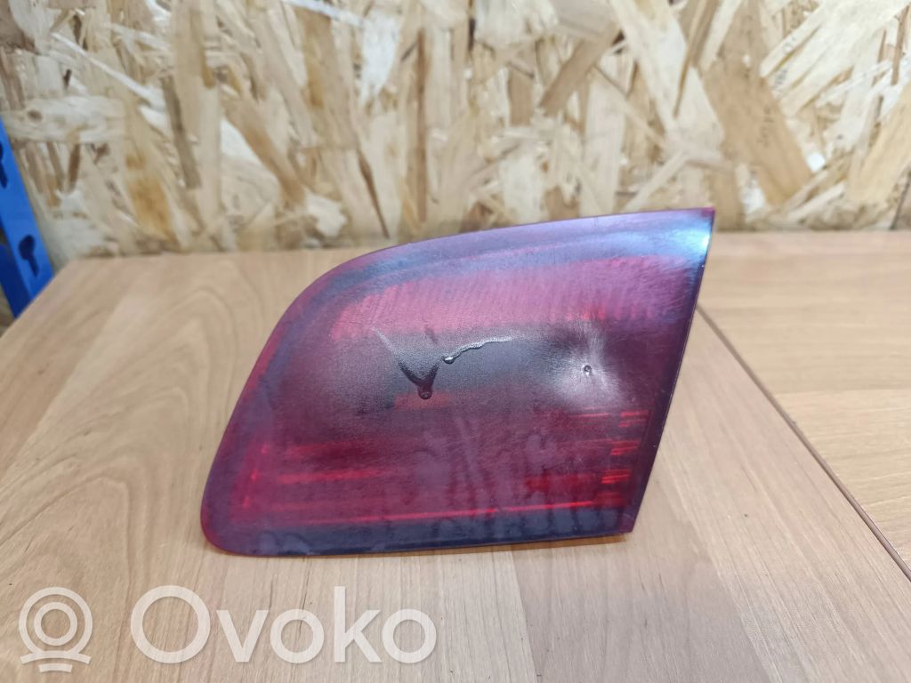 BMW 3 E92 E93 Aizmugurējais lukturis pārsegā 
