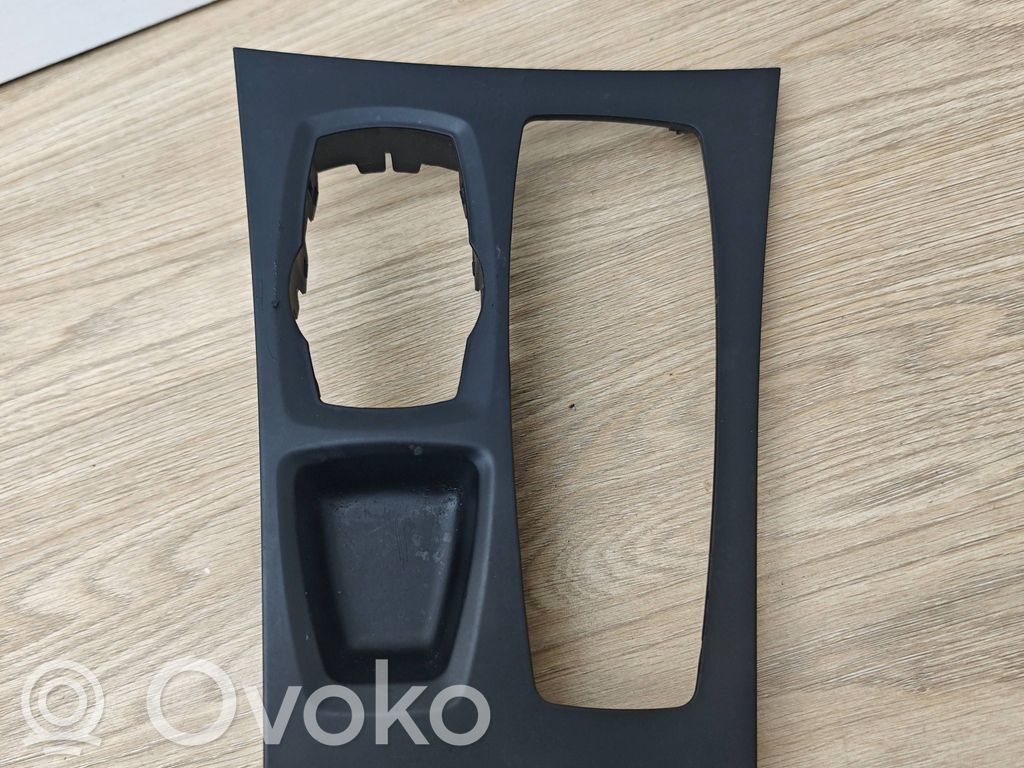 BMW X5 E70 Pavarų perjungimo svirties apdaila (plastikinė) 
