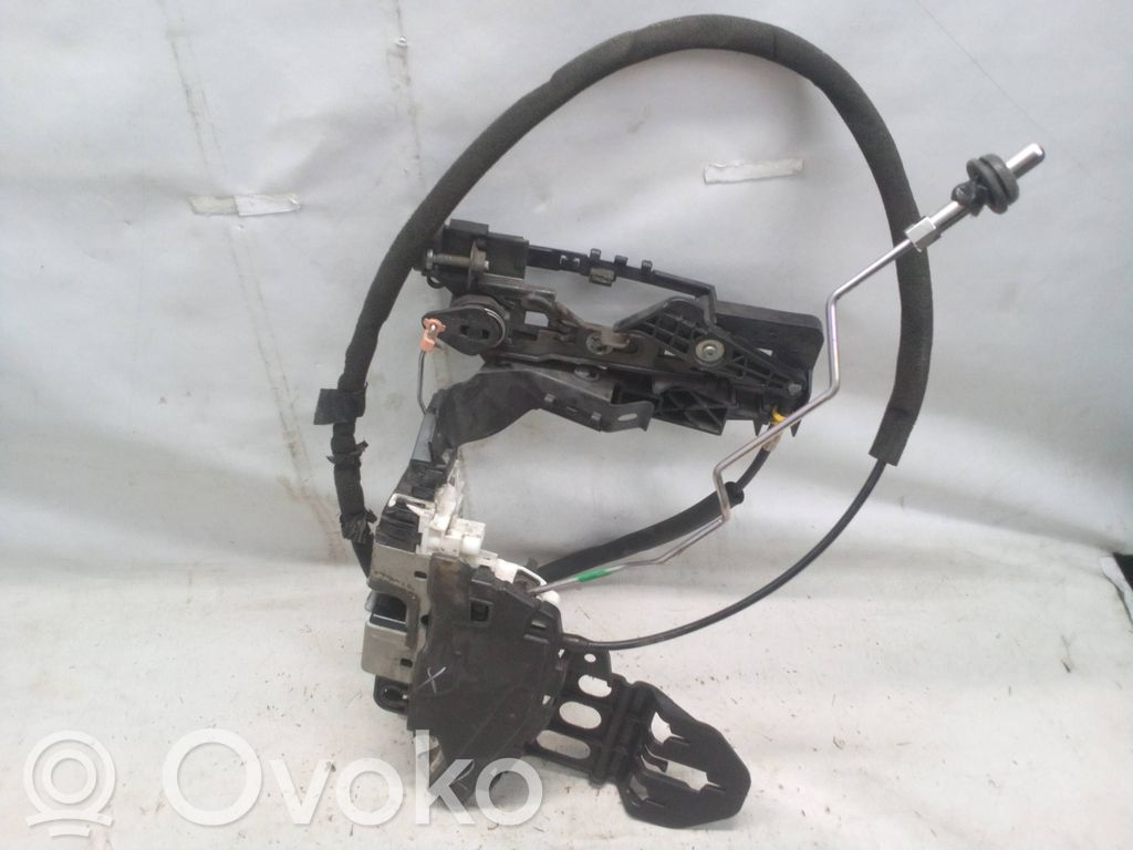 Priekšpusē slēdzene   P04589913AE,G5879,T67KD0635