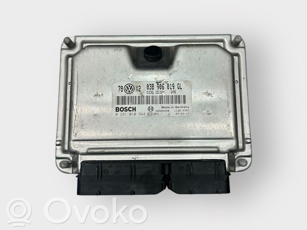 Volkswagen PASSAT B5.5 Engine control unit/module 