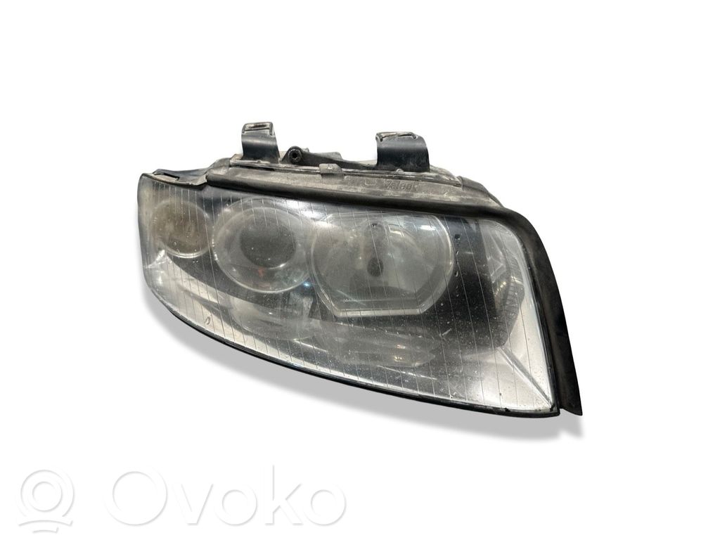 Audi A4 S4 B6 8E 8H Lampa przednia 