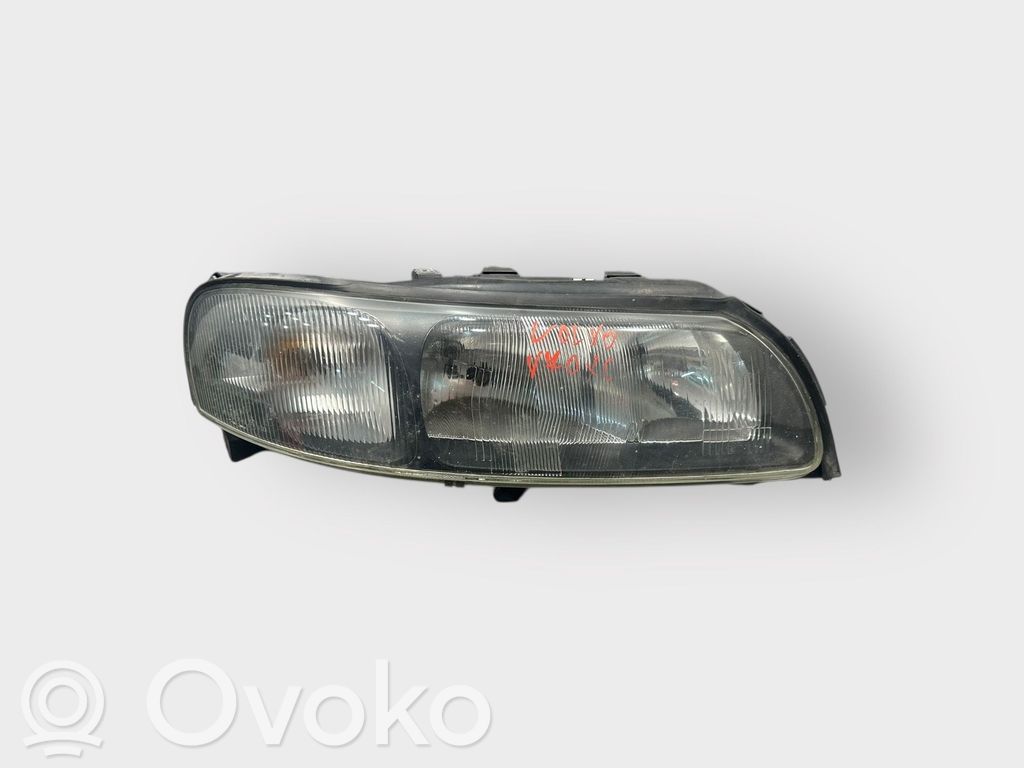 Volvo XC70 Lampa przednia 