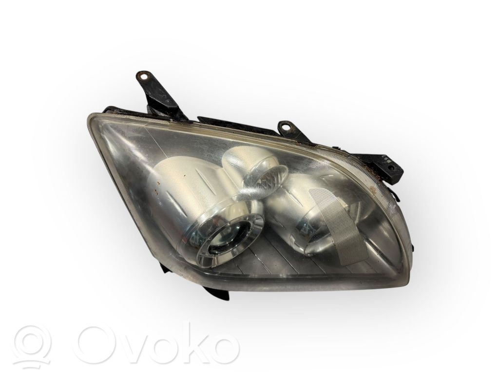 Toyota Avensis T250 Faro/fanale 