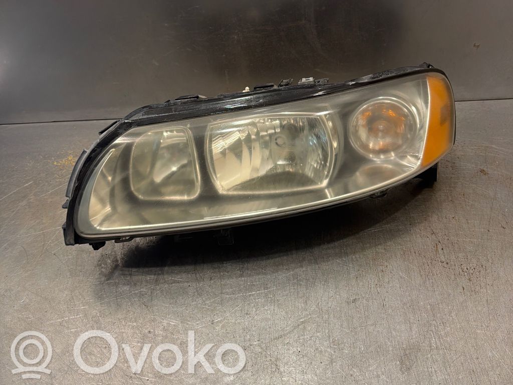 Volvo V70 Lampa przednia 