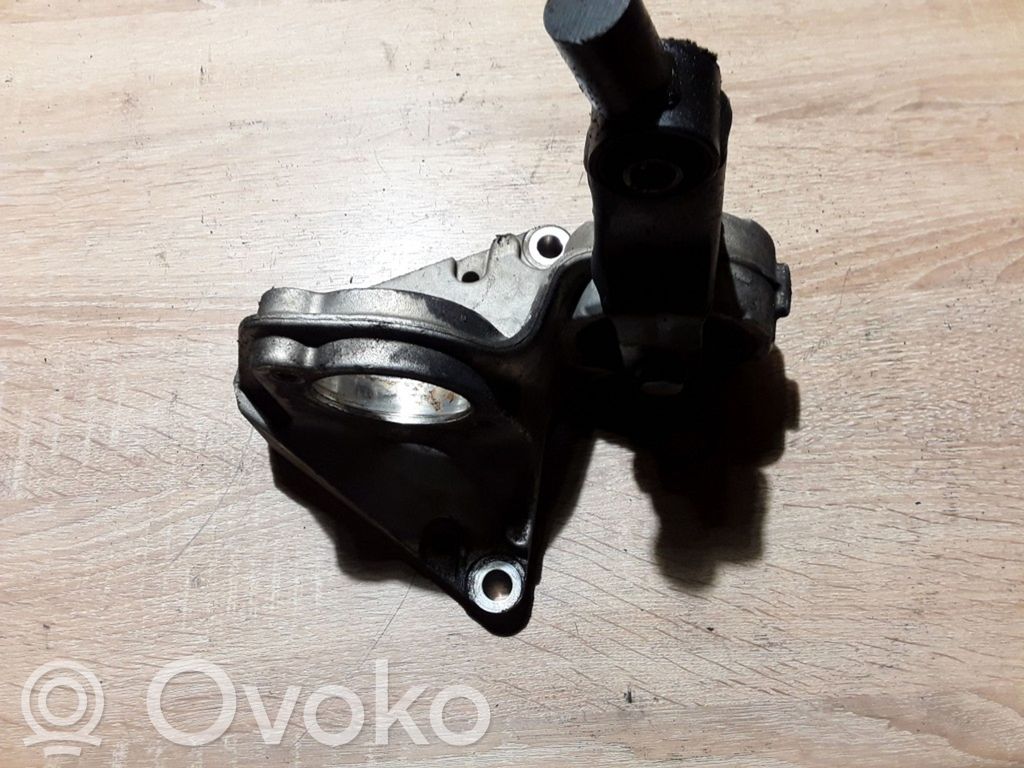 Citroen C8 Vetoakselin tukilaakerin kiinnike 