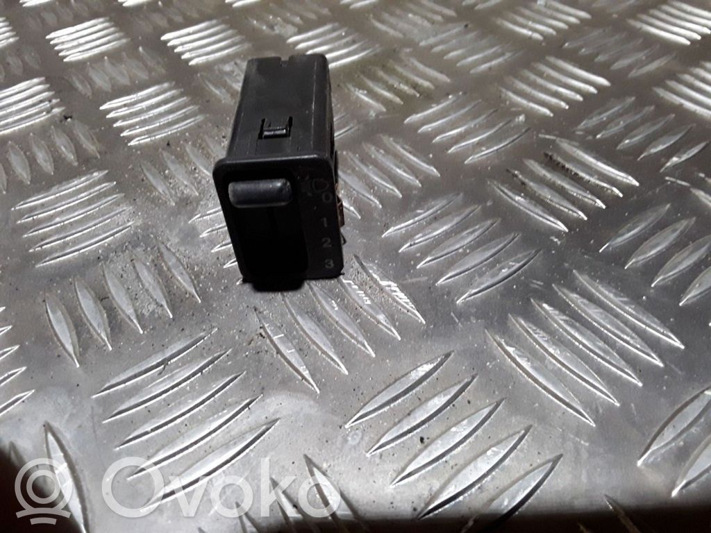 Land Rover Freelander Headlight level adjustment motor 