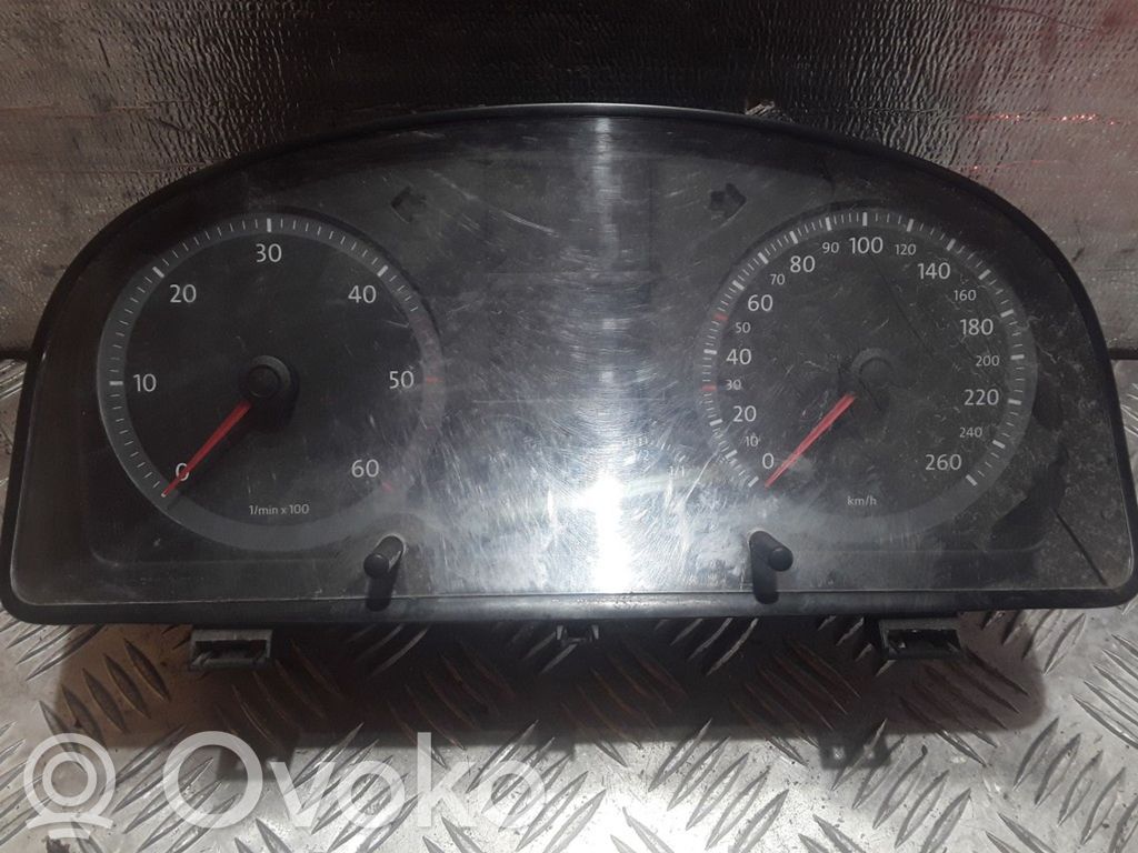 Volkswagen Caddy Speedometer (instrument cluster) 