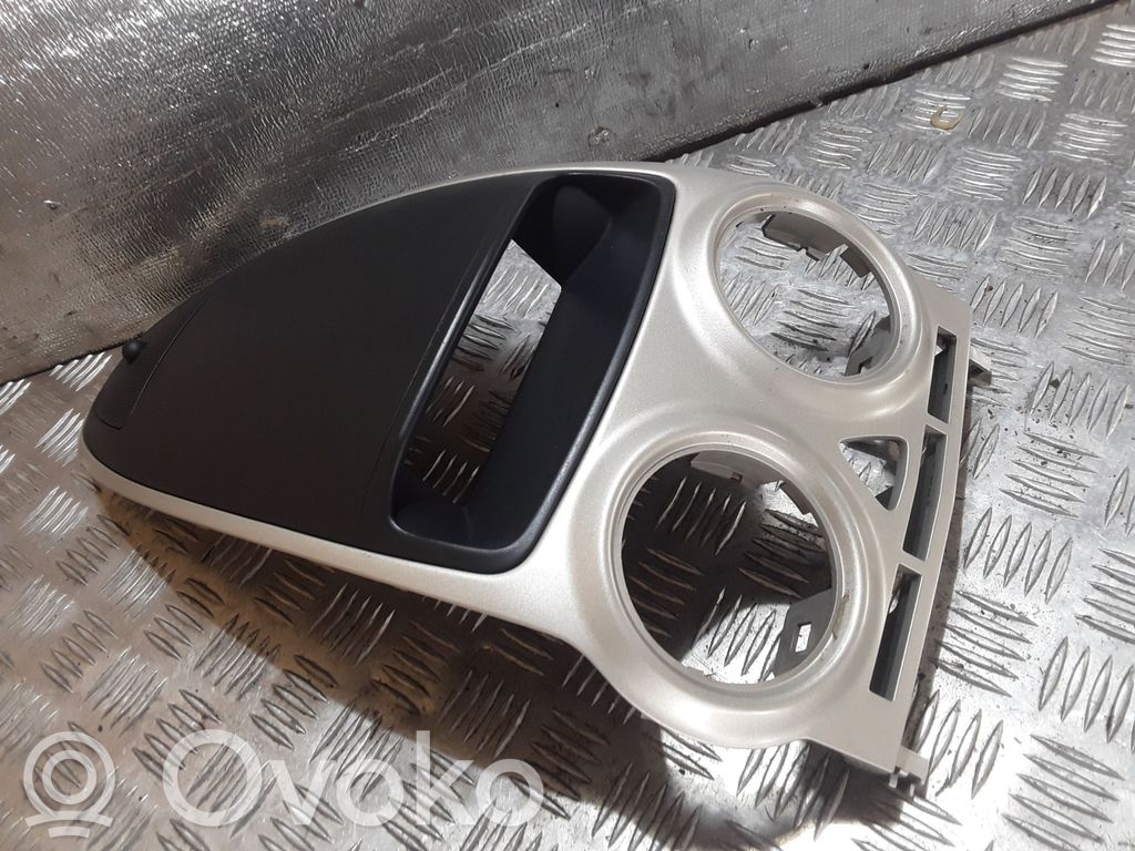 Opel Corsa D Panelės apdailos skydas (šoninis) 