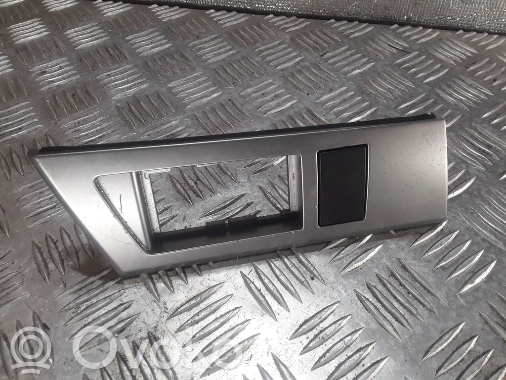 Mazda 3 II Otras partes del panel de instrumentos 