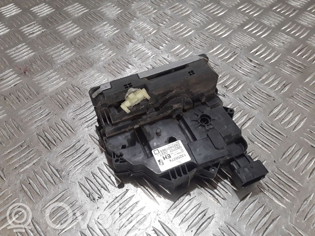 Opel Corsa D Front door lock 