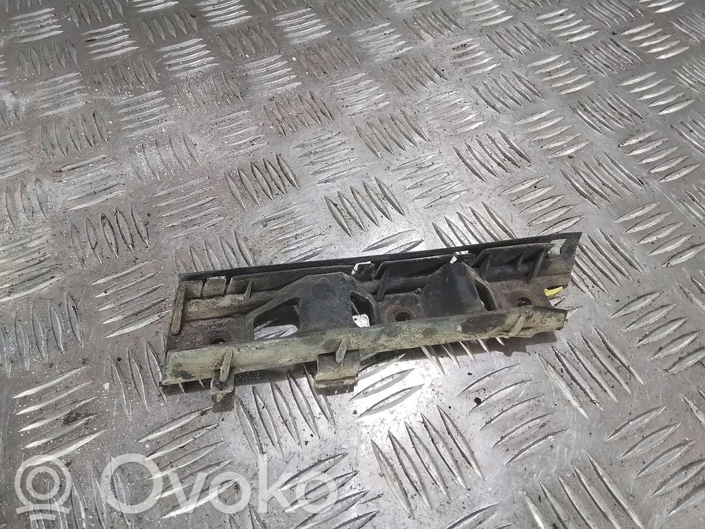 Volkswagen PASSAT B6 Front bumper mounting bracket 