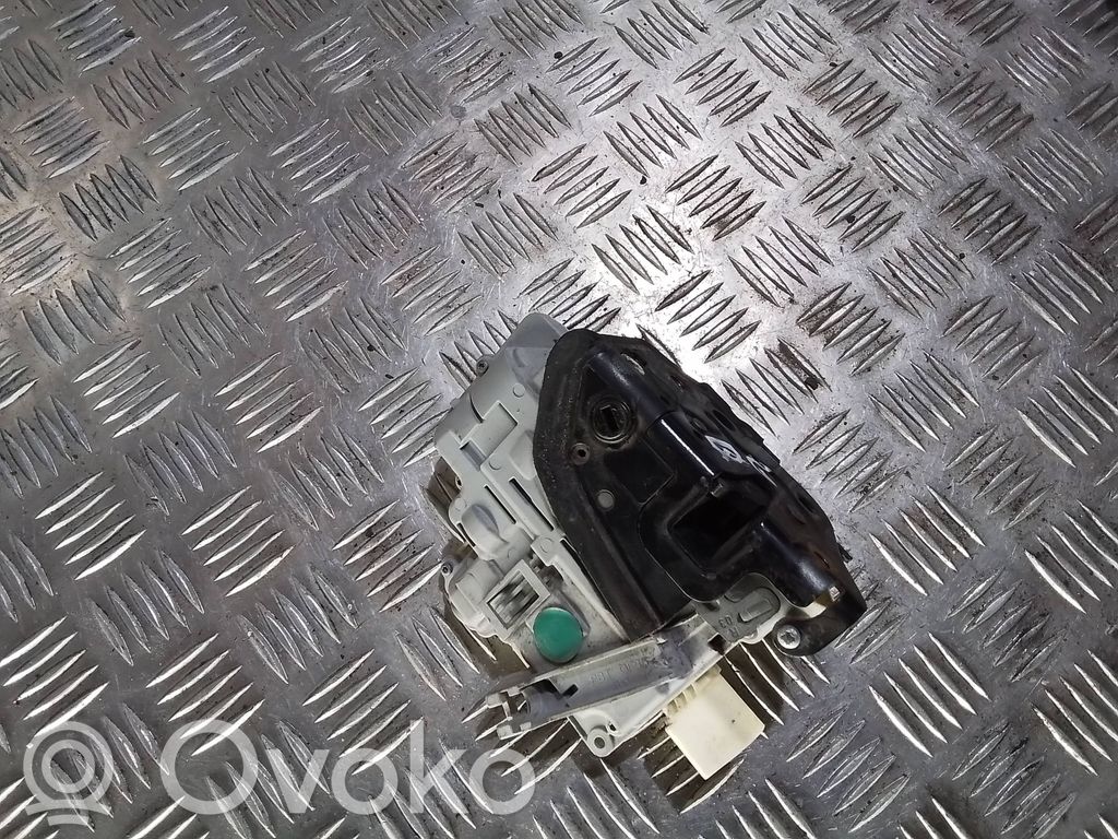 Volkswagen PASSAT B6 Rear door lock 