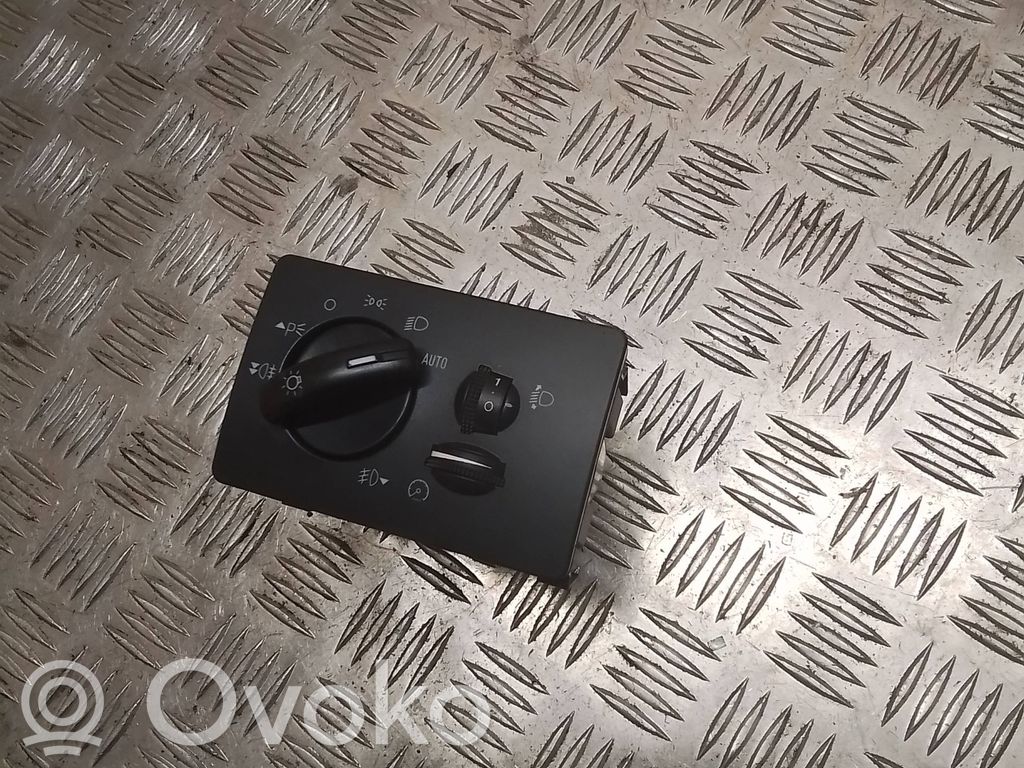 Light switch   7M5T13A024BA