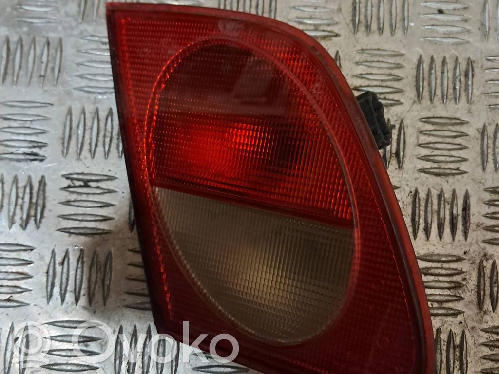 Mercedes-Benz E W210 Takaluukun takavalot 