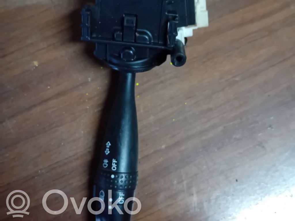 Toyota Corolla E120 E130 Palanca de intermitentes 