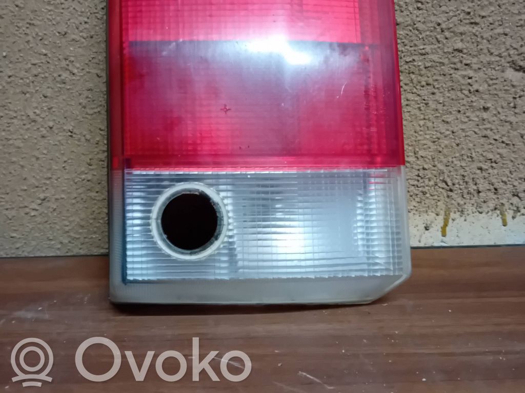 Audi 80 90 B3 Aizmugurējais lukturis pārsegā 
