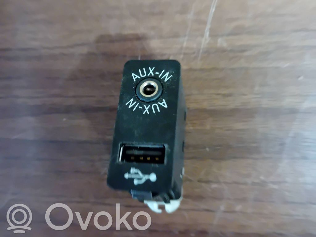 BMW 5 F10 F11 Gniazdo / Złącze USB 
