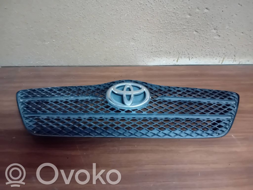 Toyota Corolla E120 E130 Etupuskurin ylempi jäähdytinsäleikkö 