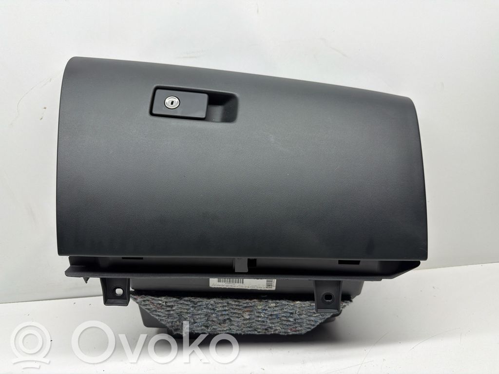 Volvo V60 Glove box 