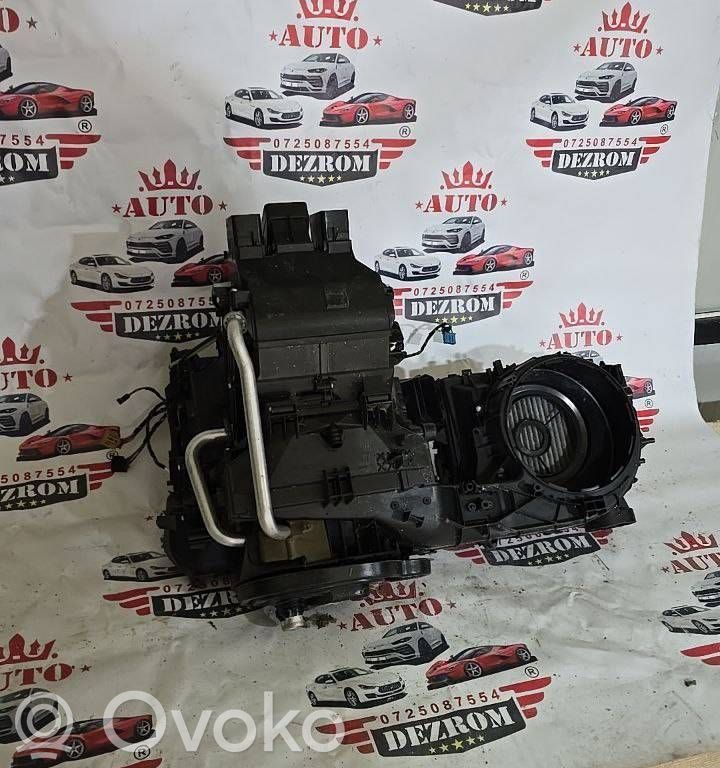 Volkswagen Golf VIII Salono oro mazgo komplektas 