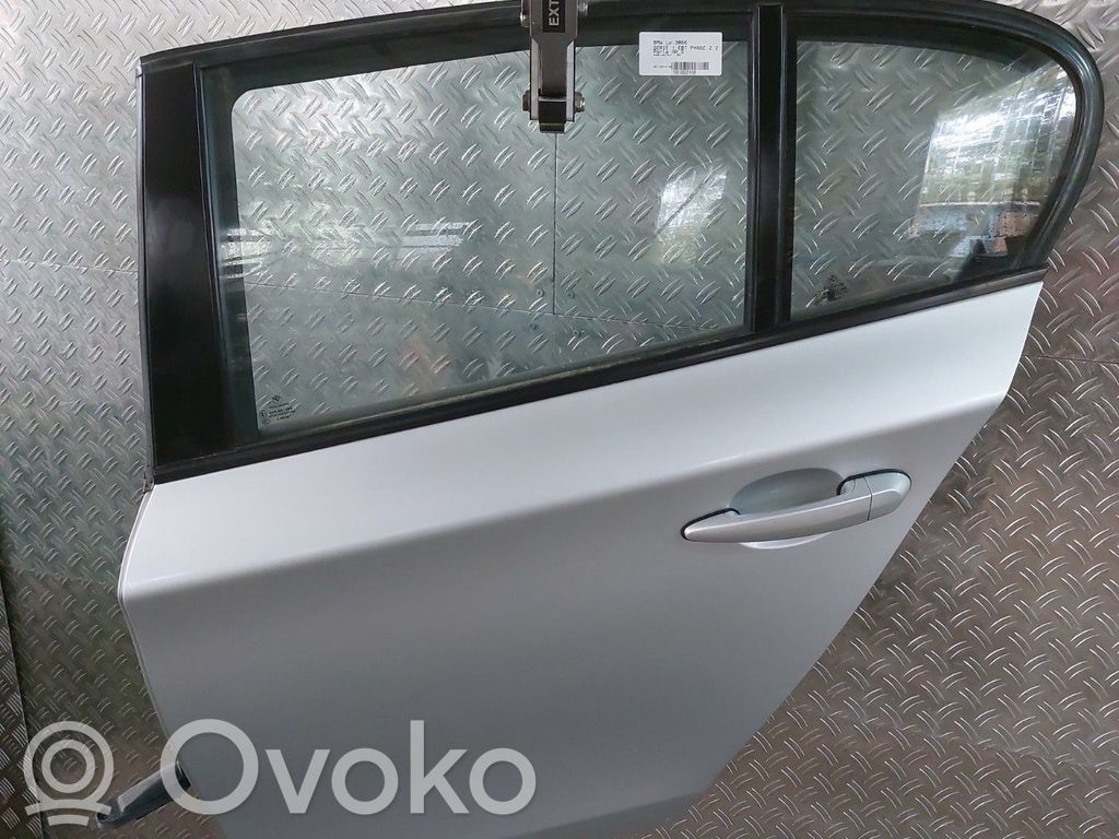 Aizmugurējās durvis   41527191017