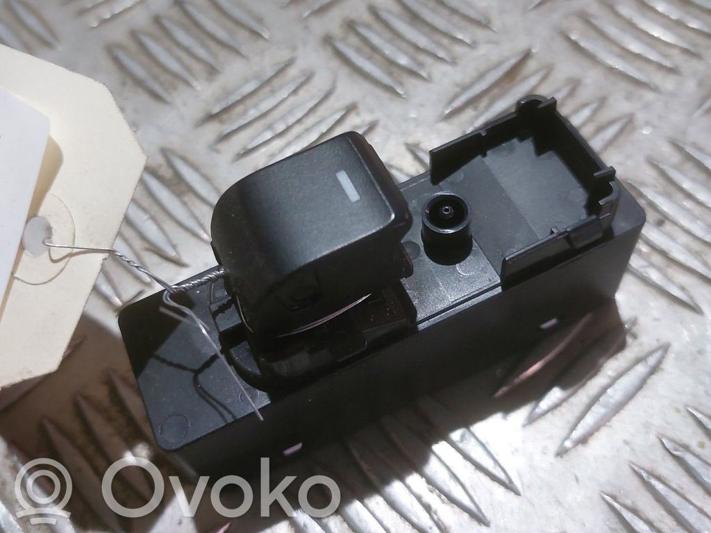 Electric window control switch   GLF266380A