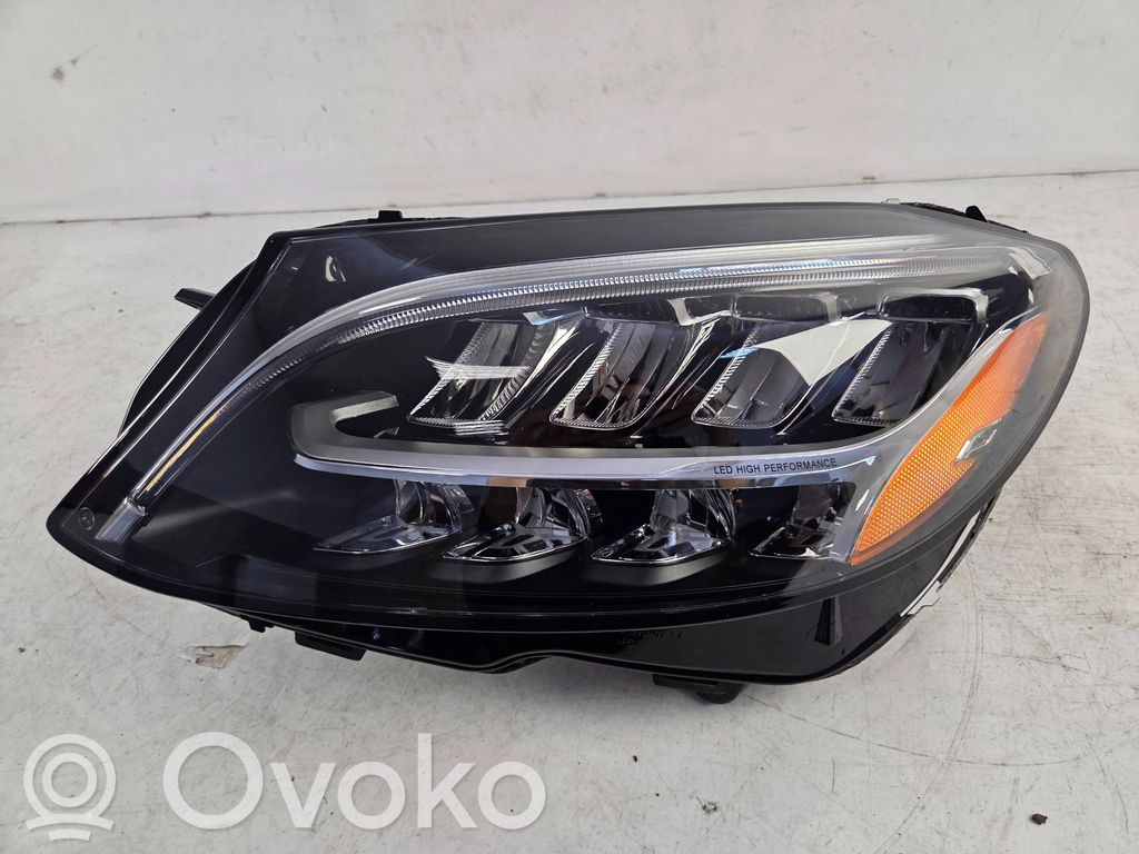 Mercedes-Benz C W205 Lampa przednia 
