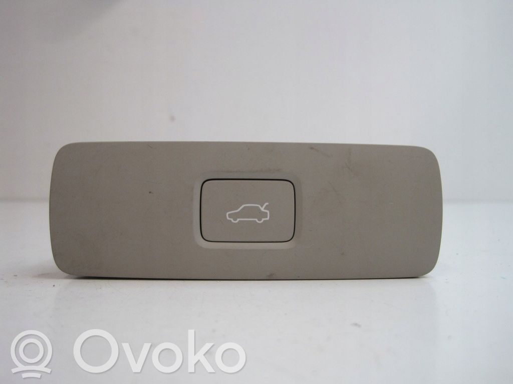 Central console control unit   P32350332