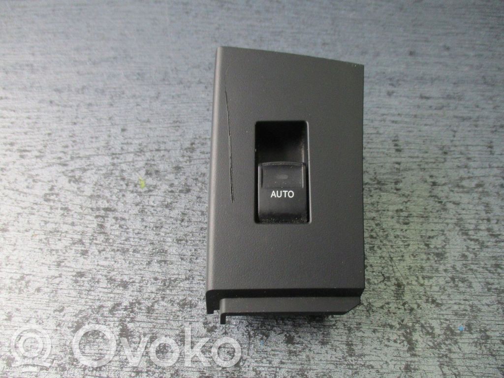 Toyota Hilux (N140, N150, N160, N170) Central console control unit 