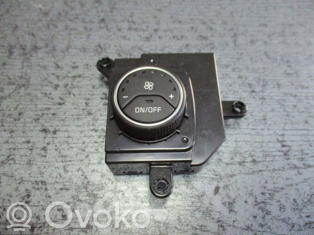 KIA Sorento Central console control unit 