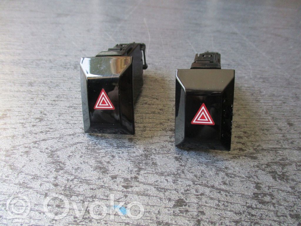 Toyota Hilux (N140, N150, N160, N170) Central console control unit 