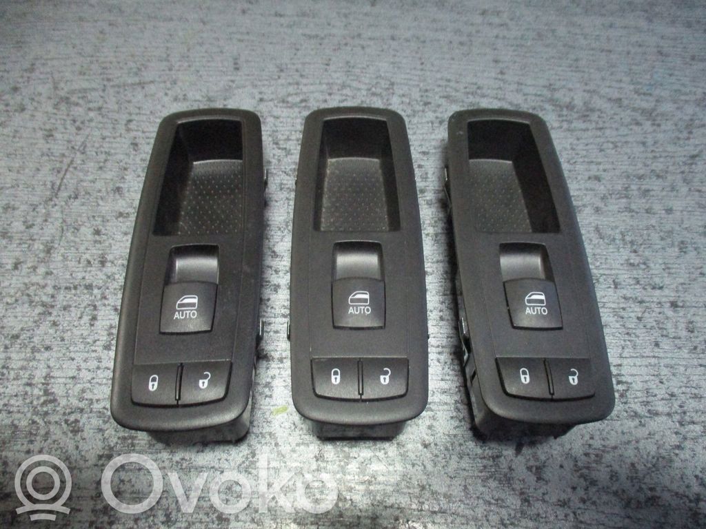 Jeep Cherokee Central console control unit 