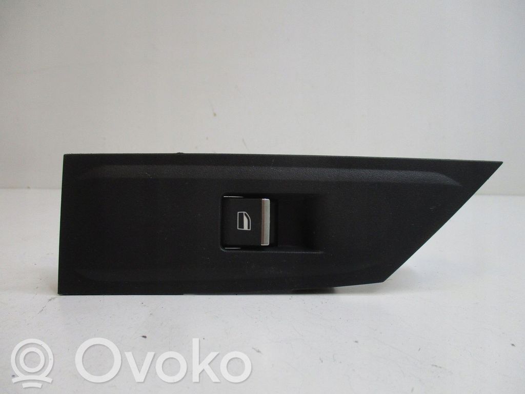 Peugeot Partner III Konsola środkowa / Panel sterowania 