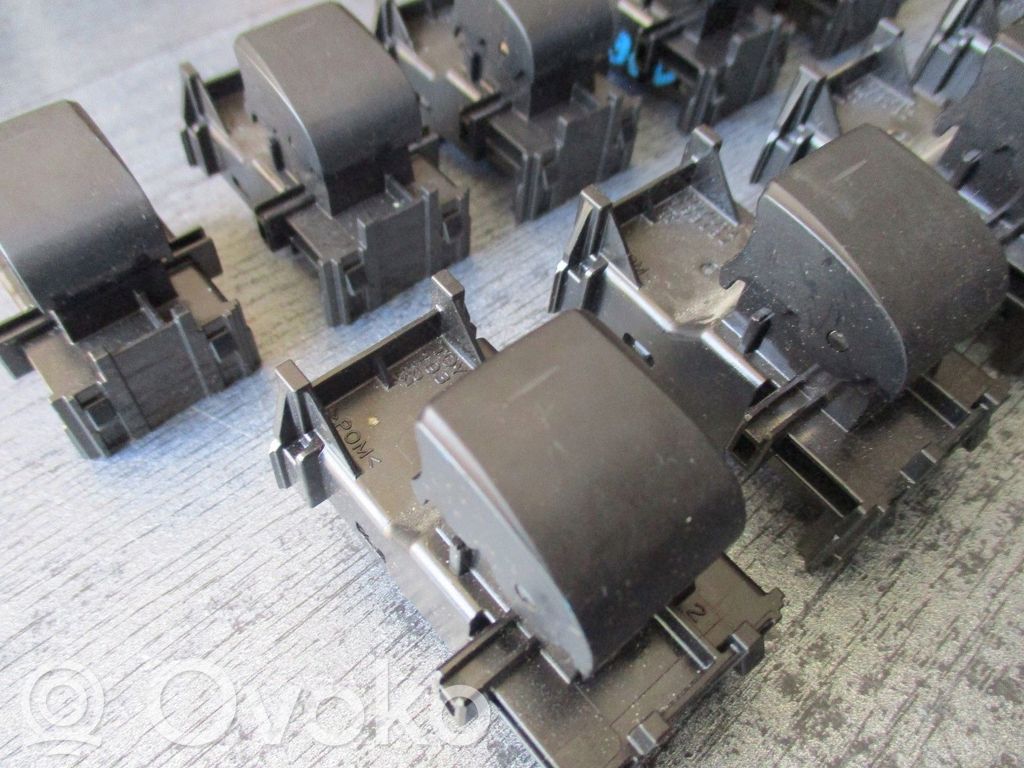 Lexus NX Central console control unit 