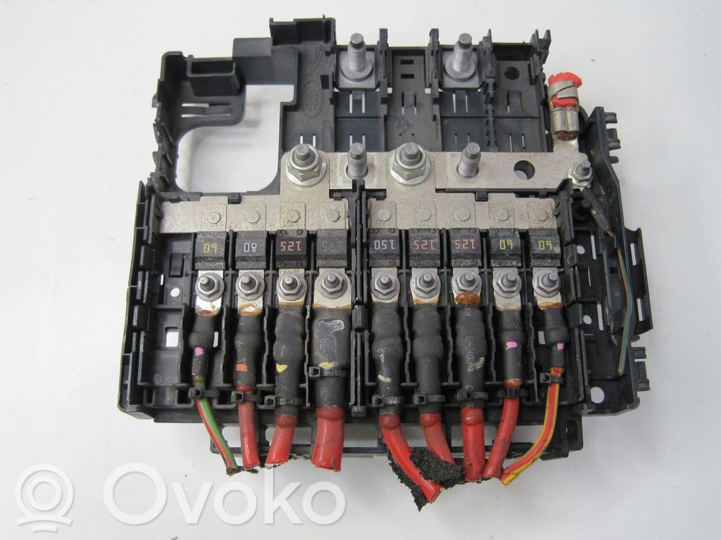 Hyundai H-1, Starex, Satellite Boîte à fusibles 
