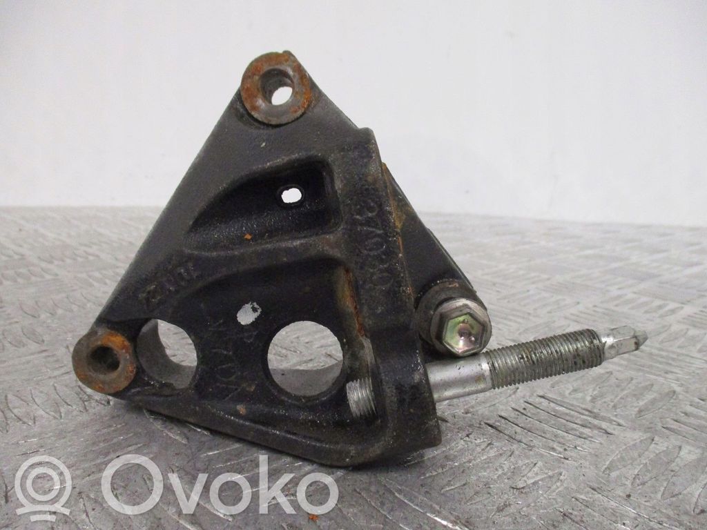 Toyota Hilux (N140, N150, N160, N170) Engine mount bracket 