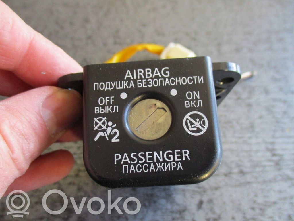 Mitsubishi Eclipse (D21A/D22A/D27A) Central console control unit 