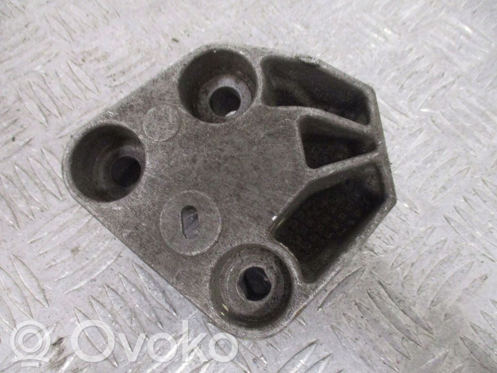 Renault Clio III Engine mount bracket 
