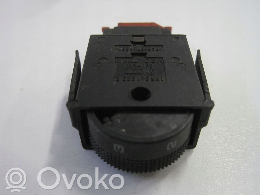 Volkswagen Golf III Central console control unit 