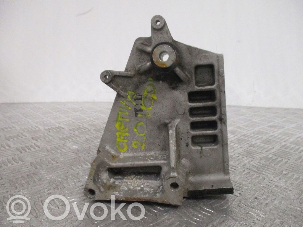 Chevrolet Captiva Engine mount bracket 