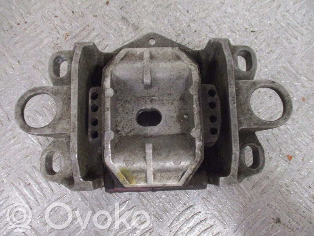 Jaguar X-Type Gearbox mounting bracket 