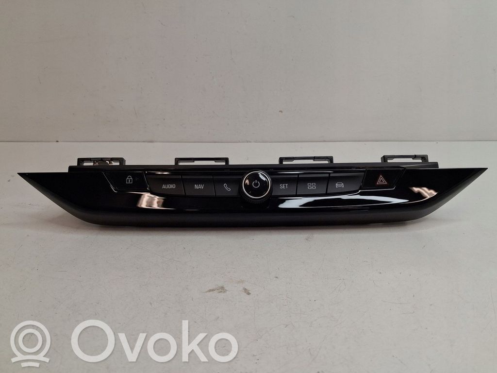 Opel Mokka B Central console control unit 