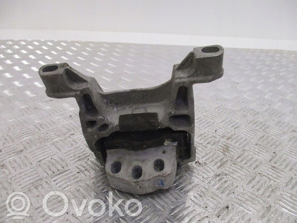 Mazda CX-5 Engine mount vacuum valve 